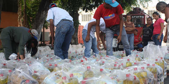 Maduro: Un trabajador no puede hacer mercado con su quincena pero le llega el Clap