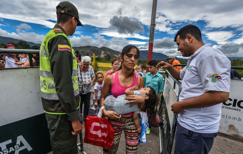 Desafía reforzados controles, éxodo de venezolanos hacia Colombia