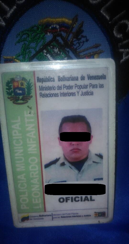 Portaba un carnet que lo acreditaba como funcionario de la Policía Municipal de Infante.