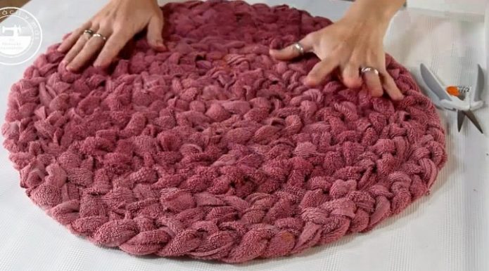 Alfombra de Baño con Toallas Recicladas - Notipascua. Ultimas Noticias