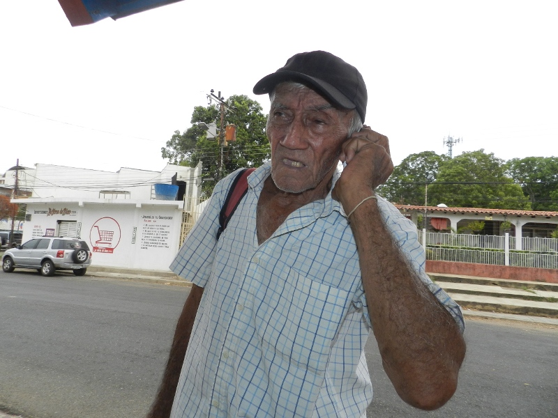 Esnel León Pedrique, reclama instalación telefónica a Cantv, en Tucupido