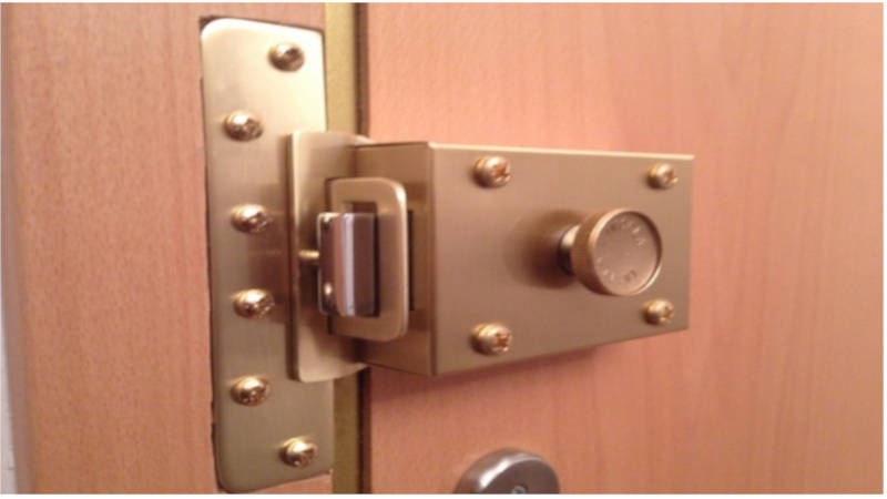 La puerta más segura para tu hogar debe llevar cerraduras de seguridad