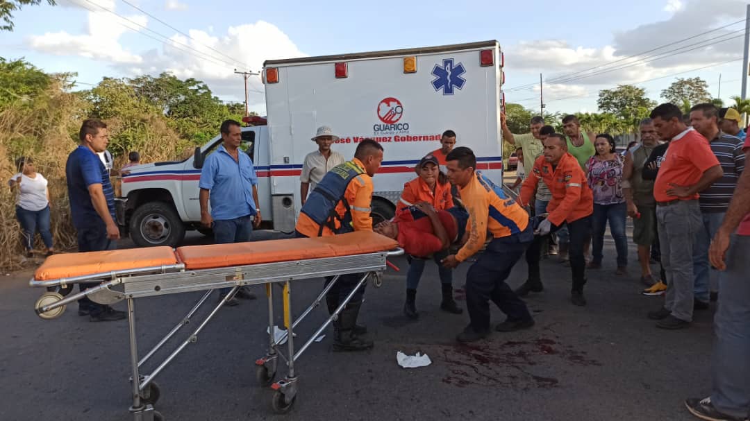Momento que el herido estaba siendo auxiliado hasta el hospital Dr. Rafael Zamora Arevalo