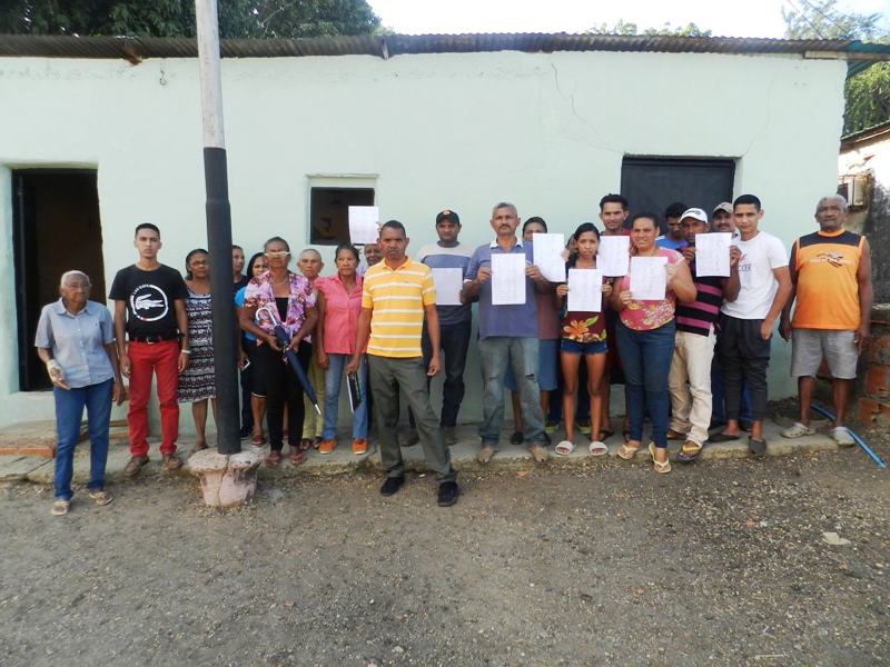 Vecinos piden justicia levantando la voz de protesta por la muerte del Joven