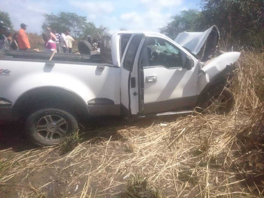 El choque frontal de dos vehículos dejó cuatro heridos en la carretera El Socorro - Santa María de Ipire
