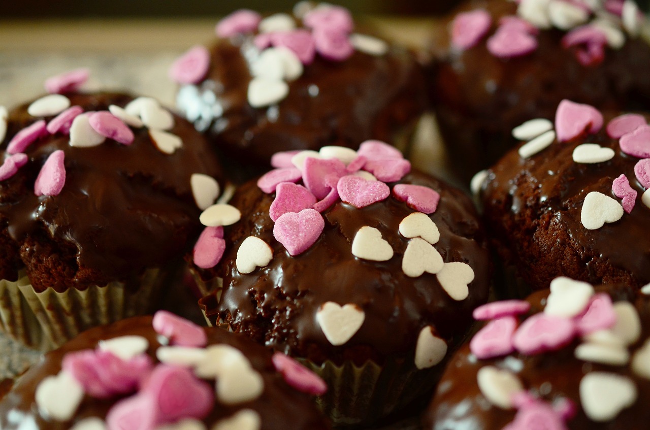 https://pixabay.com/es/photos/muffins-schokomuffins-cupcakes-2225091/