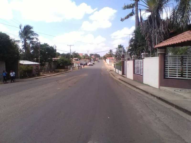 Piden presencia policial en la calle Guaicaipuro de Valle de la Pascua