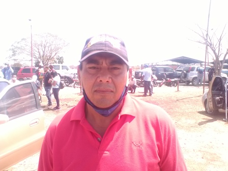 Martin Eduardo Suarez llevaba desde las 500Am esperando para que le entregaran un Tickers