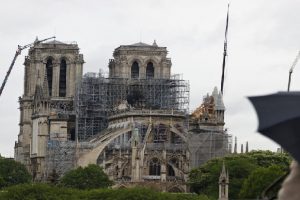 Catedral de Notre Dame en mantenimiento y limpieza