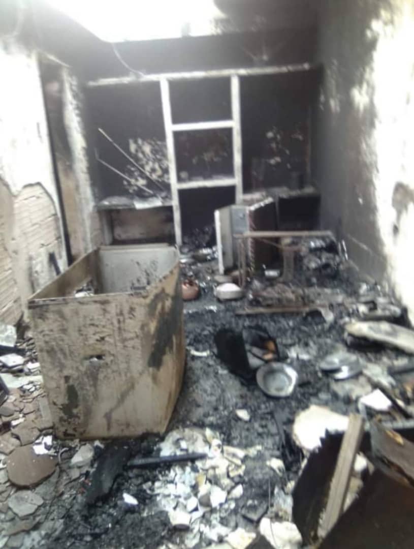 Ladrones incendiaron una casa al no poder robarla