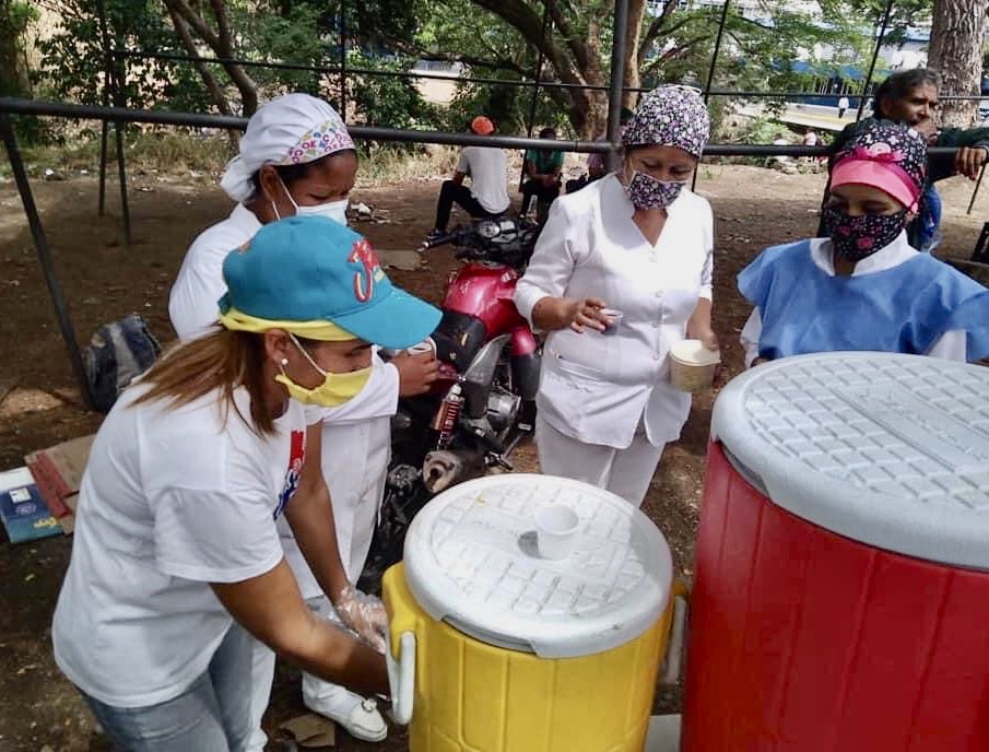 [:es]Iglesia Esperanza Viva lleva un mensaje de Vida en medio de la pandemia [:]
