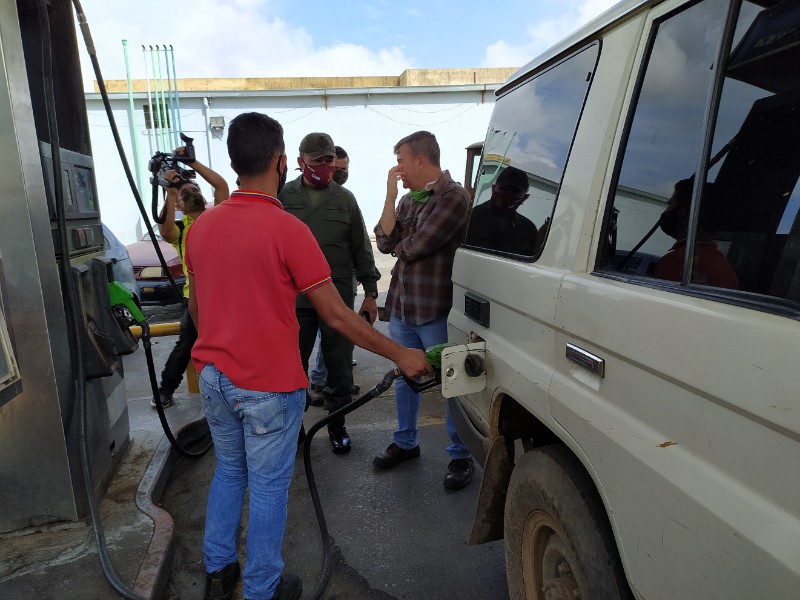 Gasolina subsidiada en la bomba Los Gallegos de La Pascua