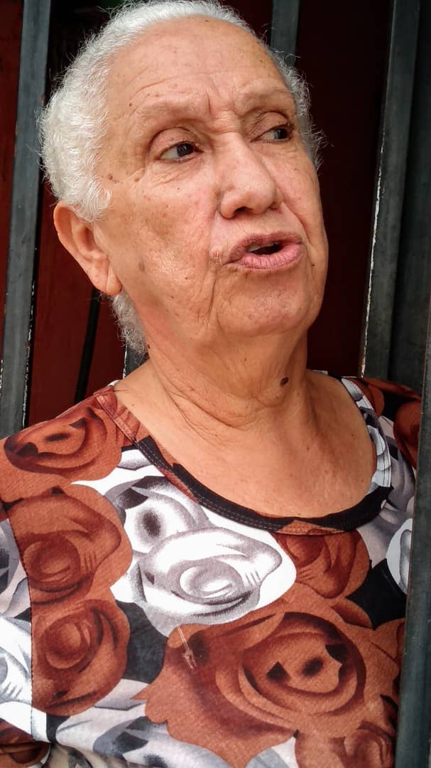 Yasmelia Bolivar manifestó que son años sin agua en la calle Descanso. 