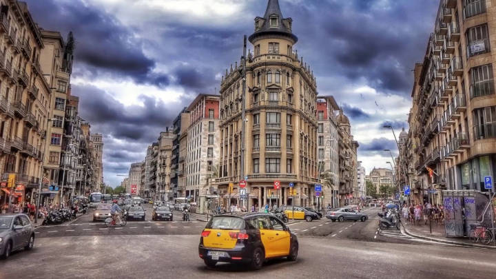 [:es]Eixample un cambio al modernismo que hace vibrar[:]
