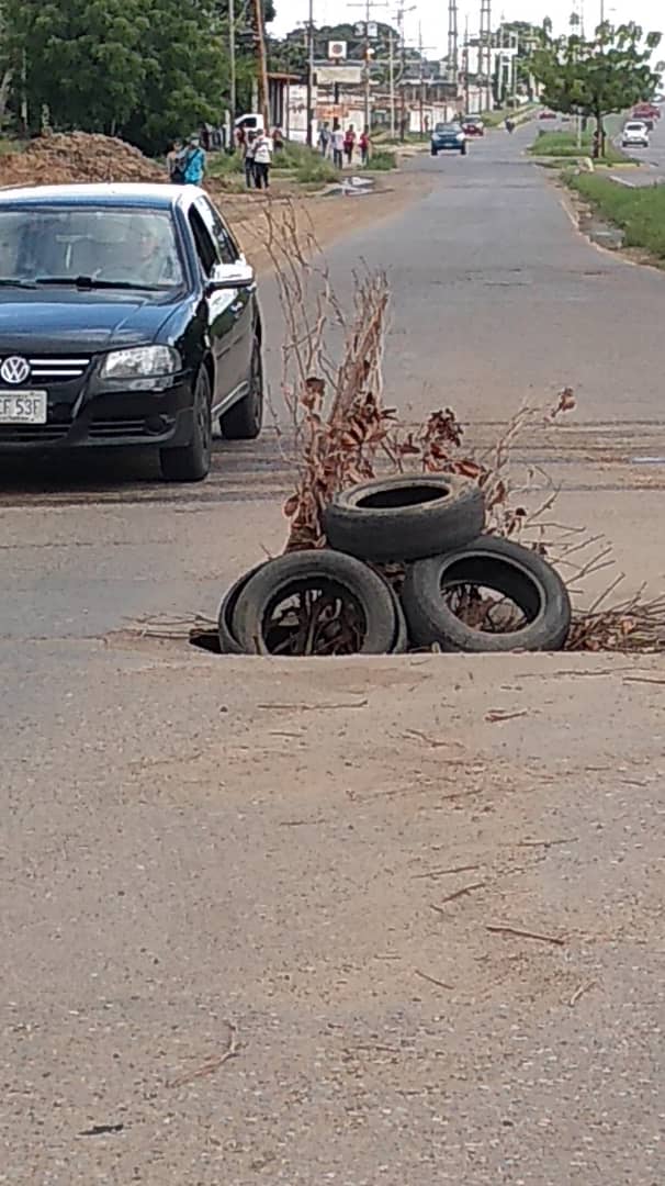 La avenida principal de Valle de la Pascua en estas condiciones