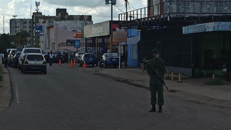 Estación de servicio Veitia. En horas de la tarde fueron atendidos los sectores exceptuados así como en el Lido