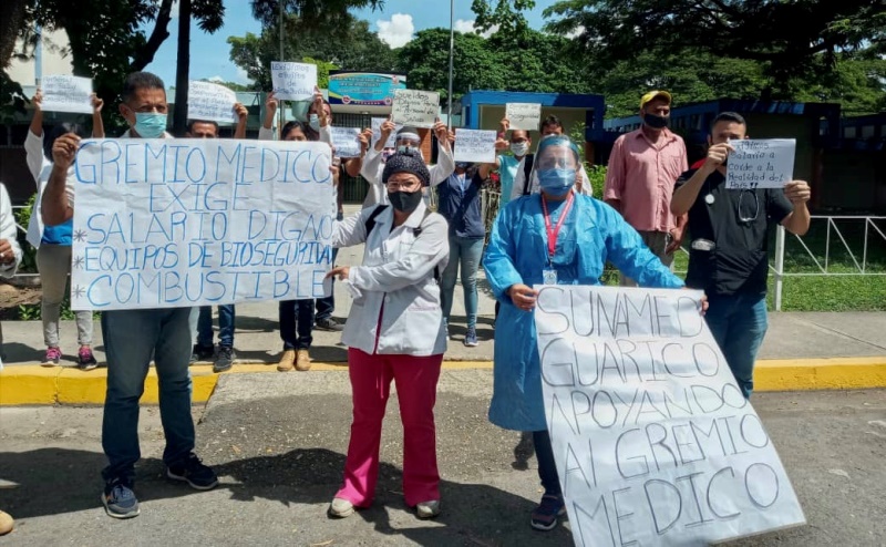 Los galenos mostraron pancartas con las exigencias al Presidente Nicolás Maduro y Ministerio del Poder Popular para la Salud .