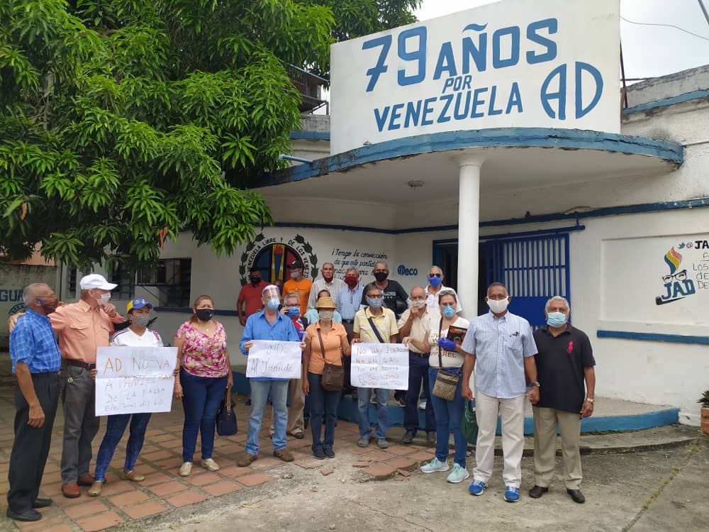  Dirigentes del Comité Municipal realizaron un pancartazo, en rechazo a la juramentación del CES-GUÁRICO