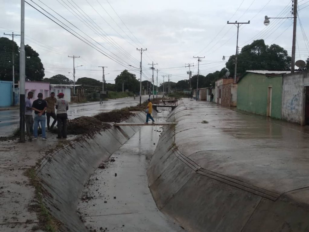 Decidieron no esperar mas por la alcaldía y hacer el trabajo por sus propios meritos. 