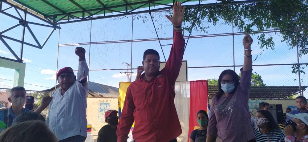 [:es]Juramentan el comando de campaña municipal Dario Vivas en Santa María de Ipire[:]