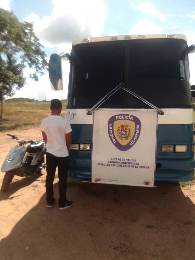 El conductor del autobús quedó detenido. 