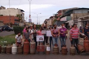 Vecinos volvieron a trancar la avenida Rómulo Gallegos porque todavía no les han entregado el gas