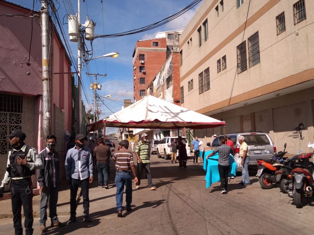 Mudaron el punto de la Plaza Bolívar hasta la calle Guasco cruce con Gonzalez Padron. 