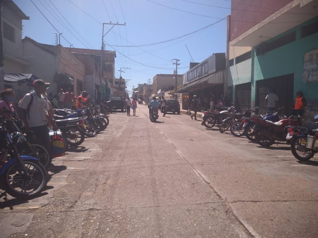Calle Atarraya cruce con Av. Romulo Gallegos. 