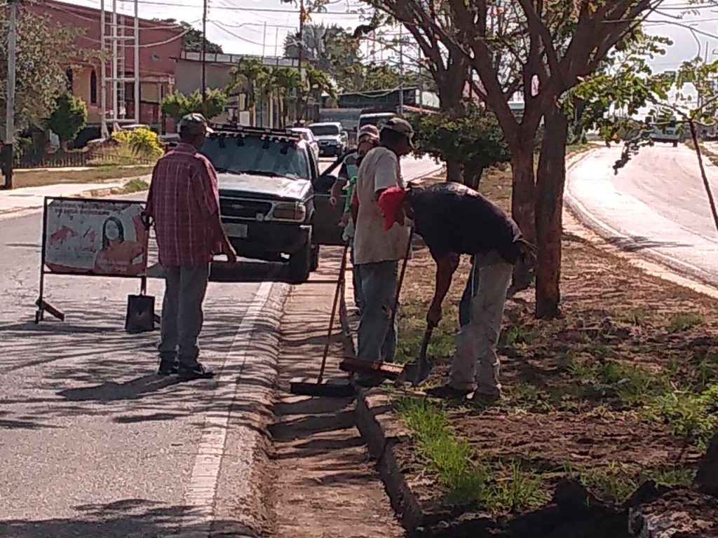 Realizan Bacheos en diferentes avenidas del municipio Infante