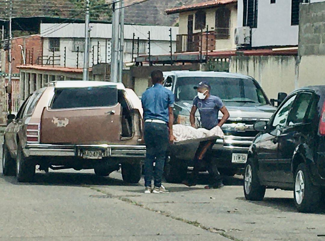 [:es]Educador jubilado se quitó la vida pegándose un tiro en el pecho[:]