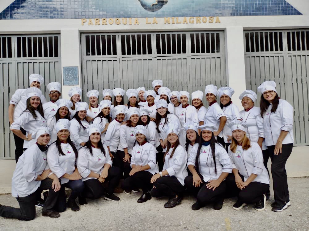 [:es]Aragua / Egresan 40 Sous Chef Pasteleros de la Escuela de Artes Gastronómicas Chantilly [:]