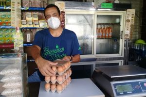 A pesar de los elevados precios, los sanjuaneros compran queso llanero y huevos en menor cantidad.