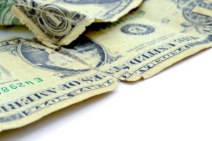Lo asesinaron por no cambiar dolar deteriorado