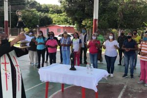 Habitantes de la comunidad el Aeropuerto manifestaron su devoción por la visita del relicario del beato José Gregorio Hernández.