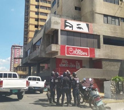 Saltó del piso 8 del Edificio de Lácteos los Andes en Barquisimeto