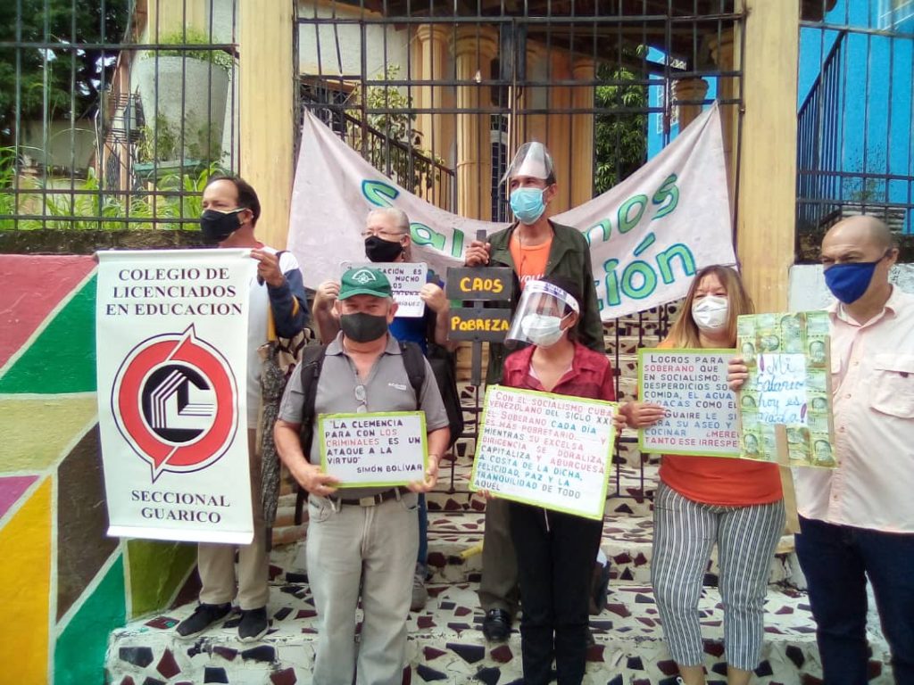 Representantes de sindicatos de la educación retomaron la calle, en San Juan, para exigir vacunación contra el COVID-19 y reivindicaciones salariales.