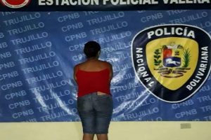 La mujer fue detenida e iniciadas las averiguaciones