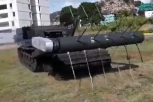 Tanque utilizado para detonar de manera segura minas antipersonas