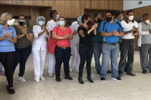 Un grupo de trabajadores de salud, protestó para exigir pago de quincena, en San Juan de los Morros.