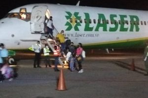 Los vuelos traerían a decenas de venezolanos repatriados desde Aruba y Curazao y ahora se desconoce hasta cuándo se quedarán en esas islas
