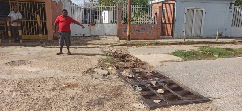 Vecinos denuncian el mal estado de la intercepción en Carlos Perez