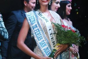 Sakra Guerrero, es la nueva Reina de las Ferias Morros 2022 quien obtuvo además las premiaciones de Miss Popularidad y Mejor Cuerpo
