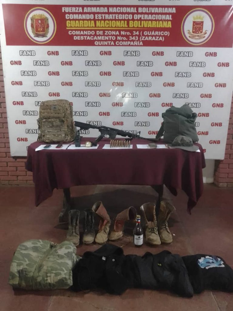 Material militar y armas incautadas por los GNB