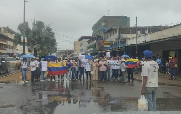 Tambien protestaron este jueves en la Av. Romulo Gallegos. 