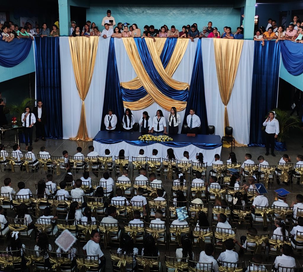 Mas de 600 alumnos recibieron reconocimiento en la Escuela Básica "José Manuel Fuentes Acevedo" de Valle de la Pascua